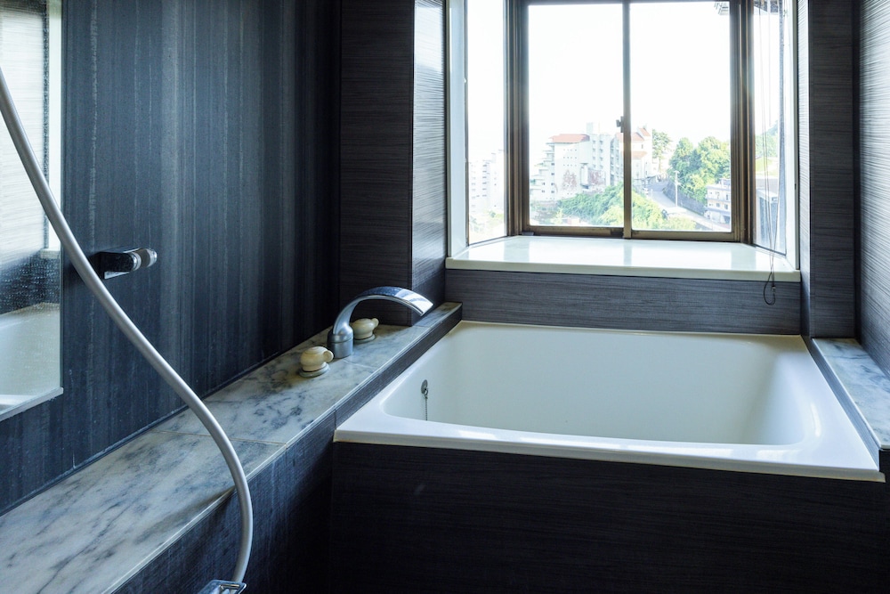 Superior Twin Room, Private Bathroom, Ocean View photo 3