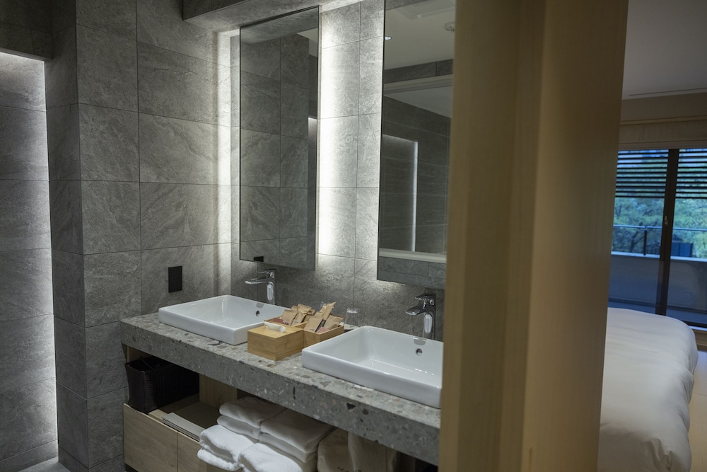 Executive Suite Twin, Non Smoking - Photo 23