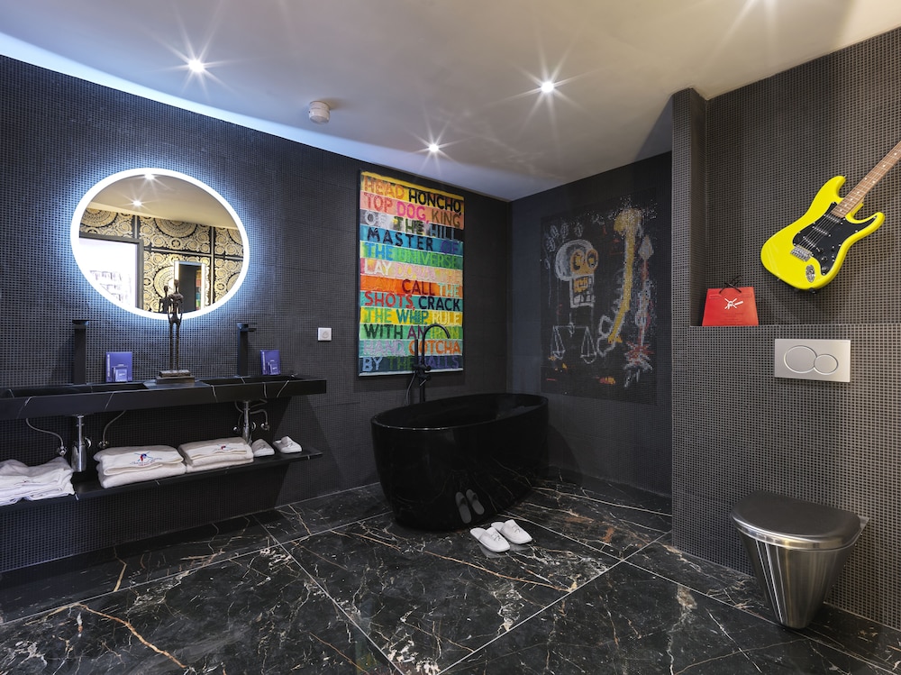 Suite 303 photo 2