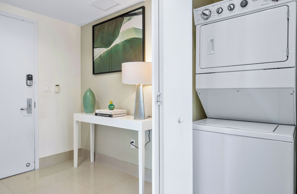 Boutique Corner Apart, 2/2, Sofa Bed, Ocean View, Balcony4202
