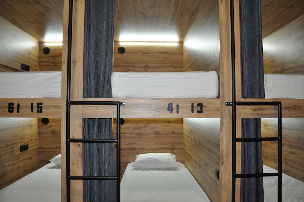 Standard Shared Dormitory, Men only (6 beds)