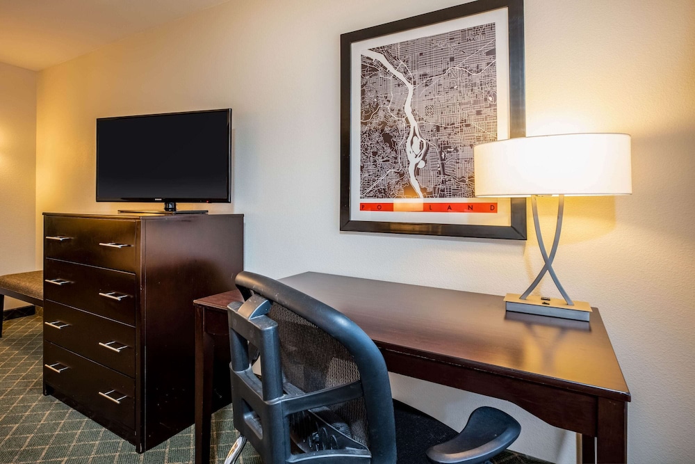 Queen Suite with Mobility/Hearing Impaired Access - Non-Smoking
