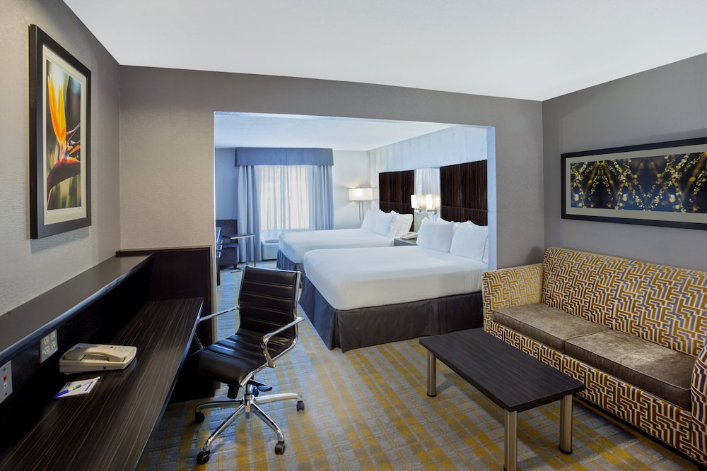 Suite, 2 Queen Beds - Photo 1