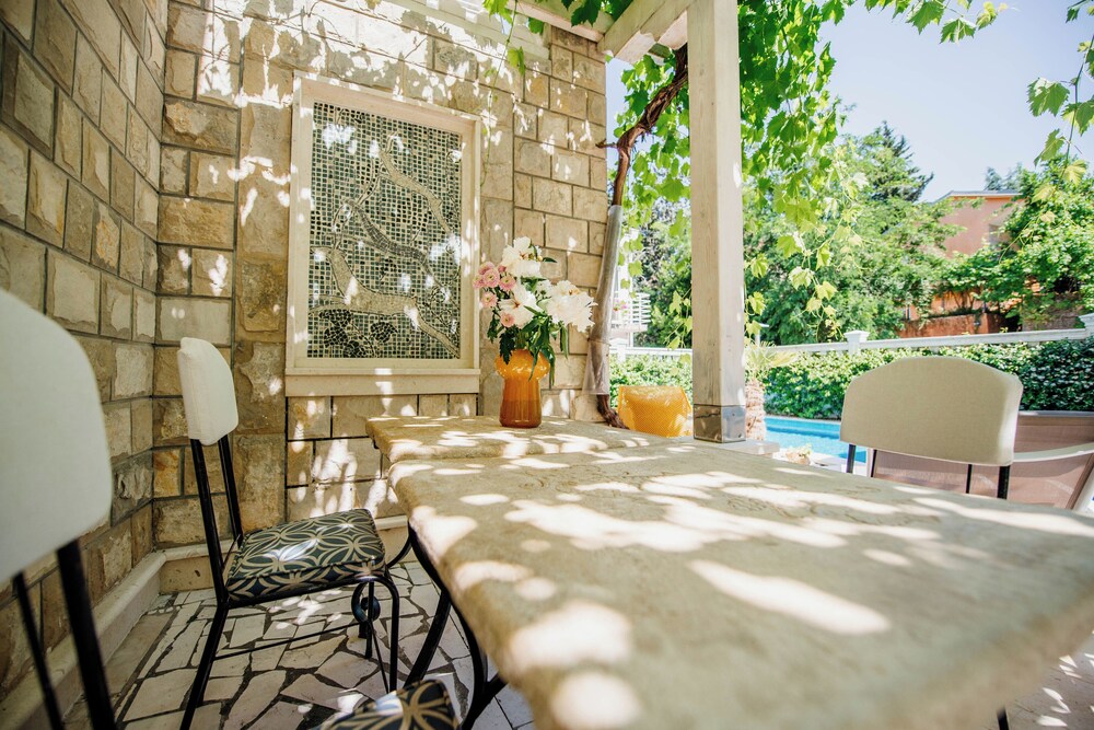 Signature Apartment, Pool View