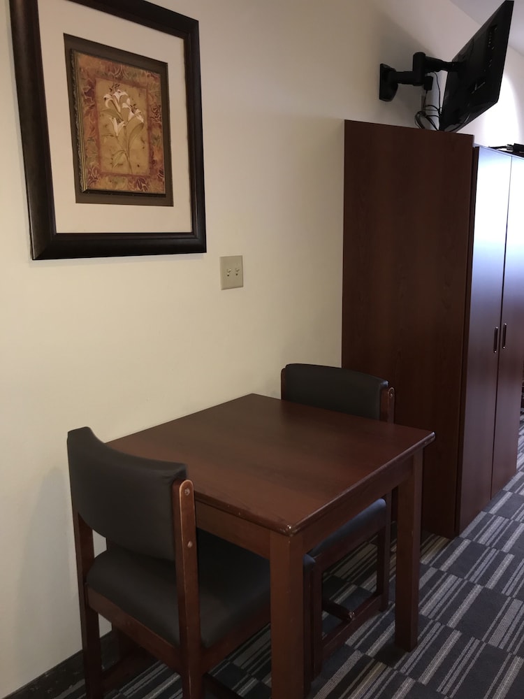 Studio Suite, 1 Queen Bed, Jetted Tub photo 3