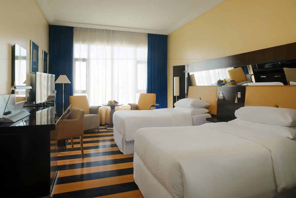 Room, 2 Twin Beds, Partial Ocean View - Photo 1