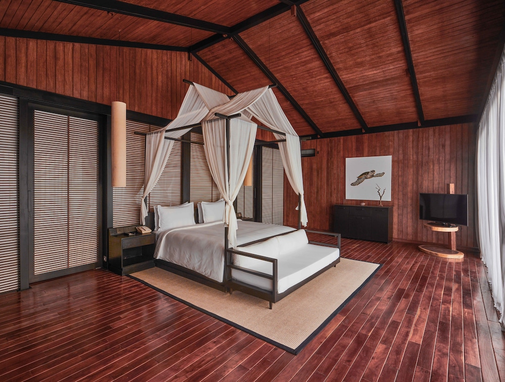 Deluxe Villa King Bed photo