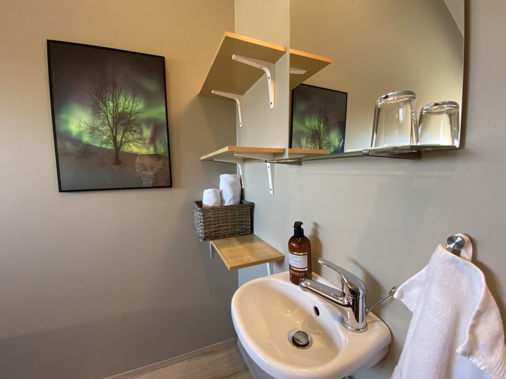 Standard Single Room, Shared Bathroom photo 2