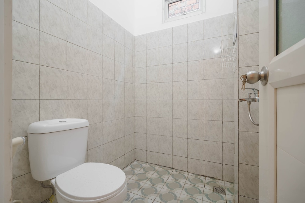 Double Room (Reddoorz) photo 3