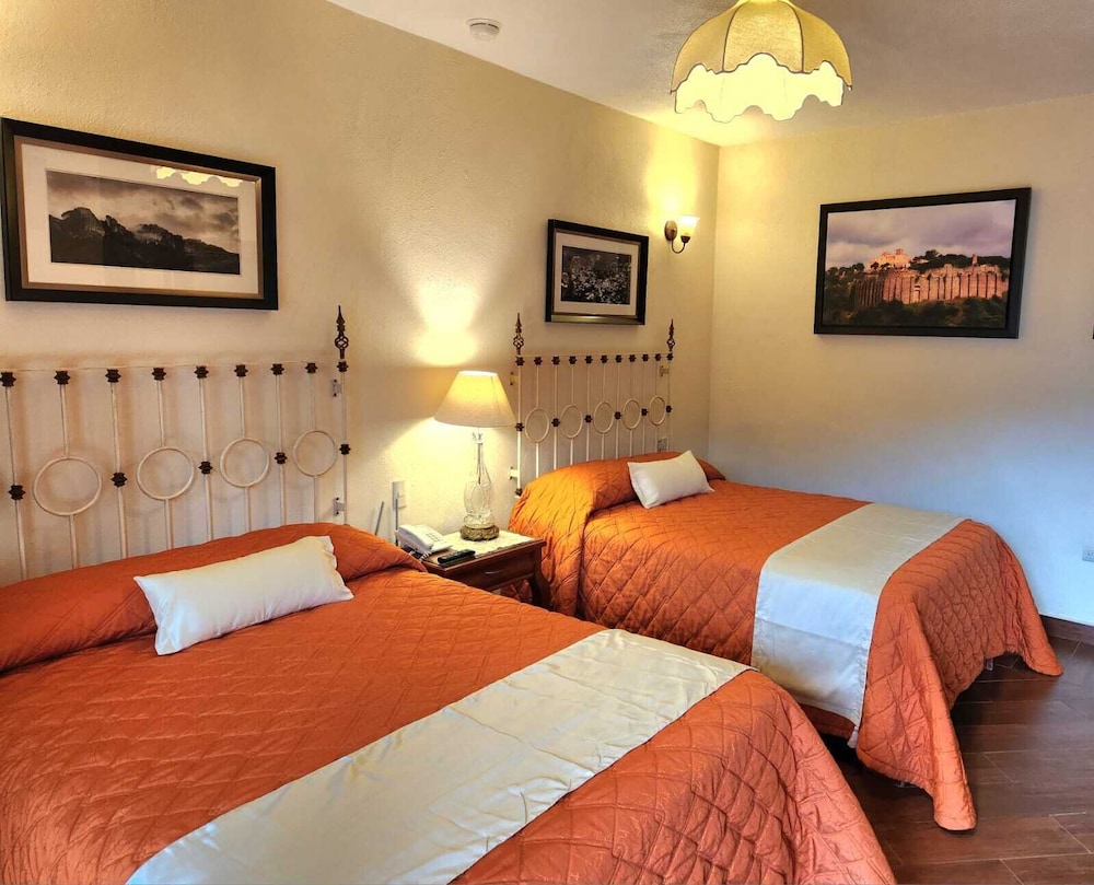 Standard Double Room - Photo 9