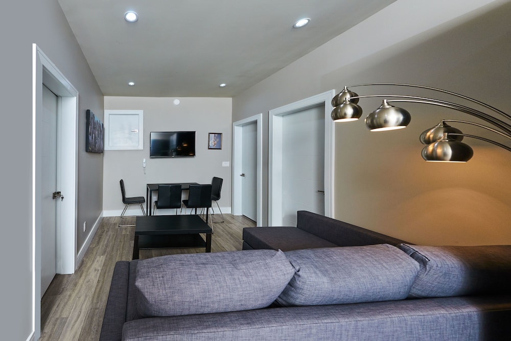 Deluxe Basement Suite, 2 Bedrooms, Non Smoking