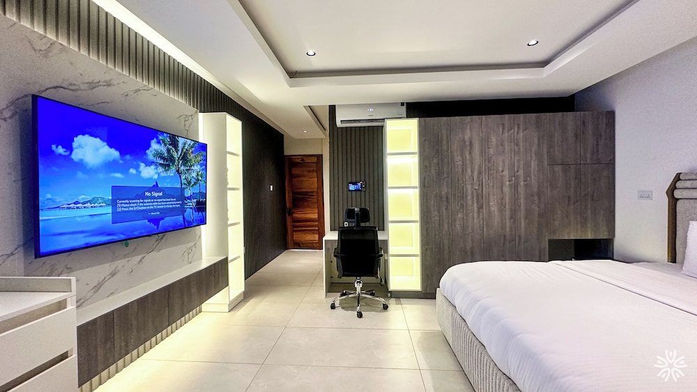LakeSide Premium Suite (3 Minutes from Main Resort on shores of Volta Lake)