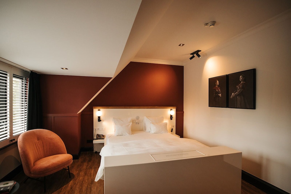 Superior Room, 1 King Bed, Non Smoking, Garden View photo 1