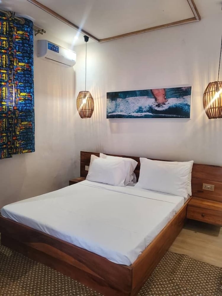 Deluxe Double or Twin Room, Partial Sea View photo 1