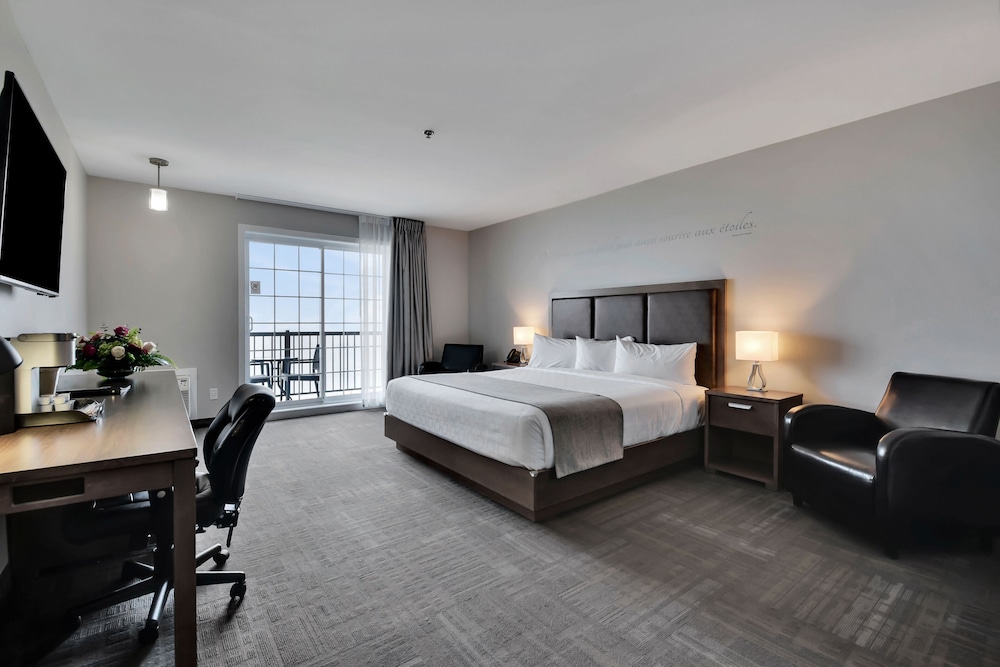 HOTEL | Superior Room 1 King bed River view - Photo 1