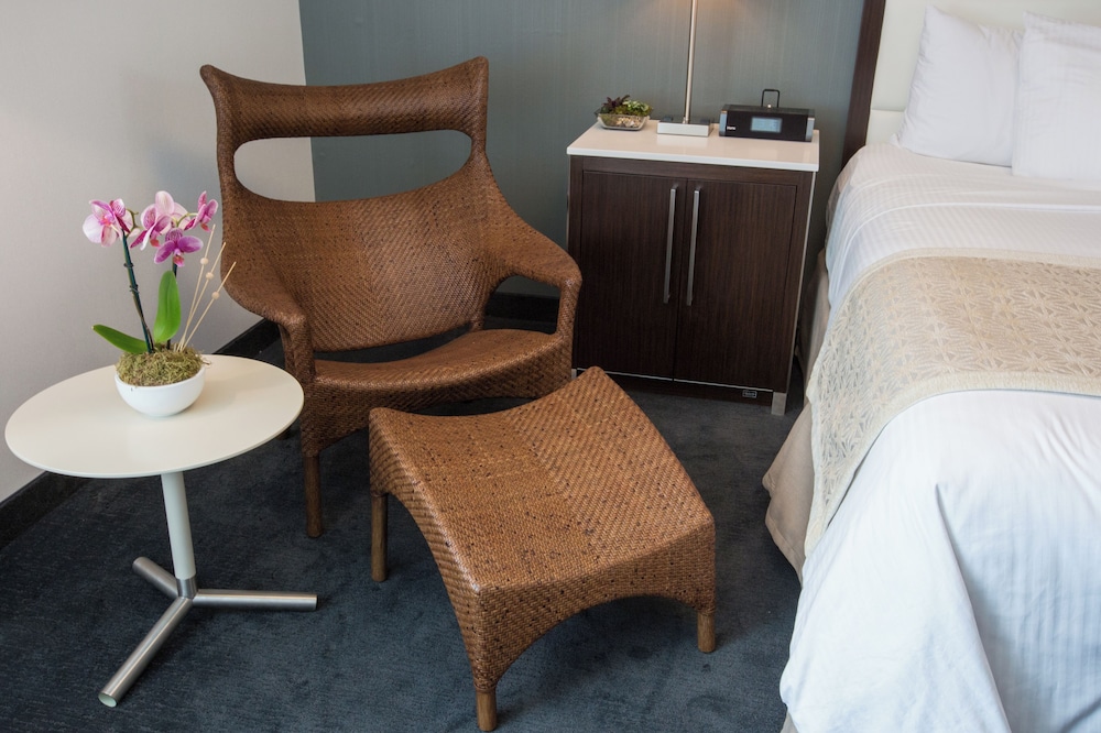 Deluxe Room, 1 King Bed - Photo 4
