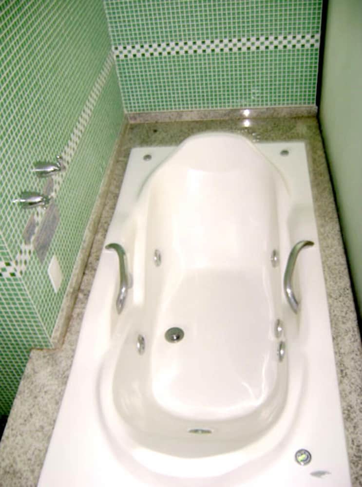 Suite, Hot Tub (Master) photo 1