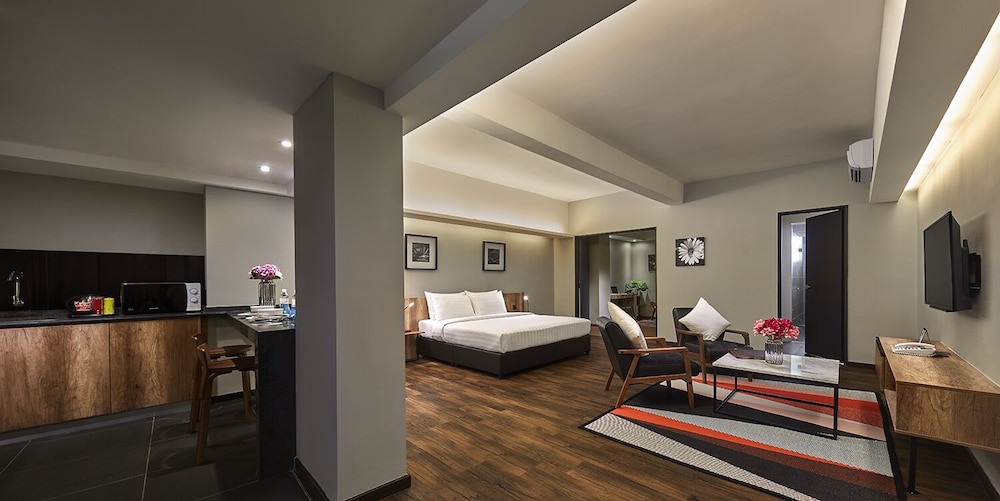 Standard Suite, 1 Queen Bed photo 3