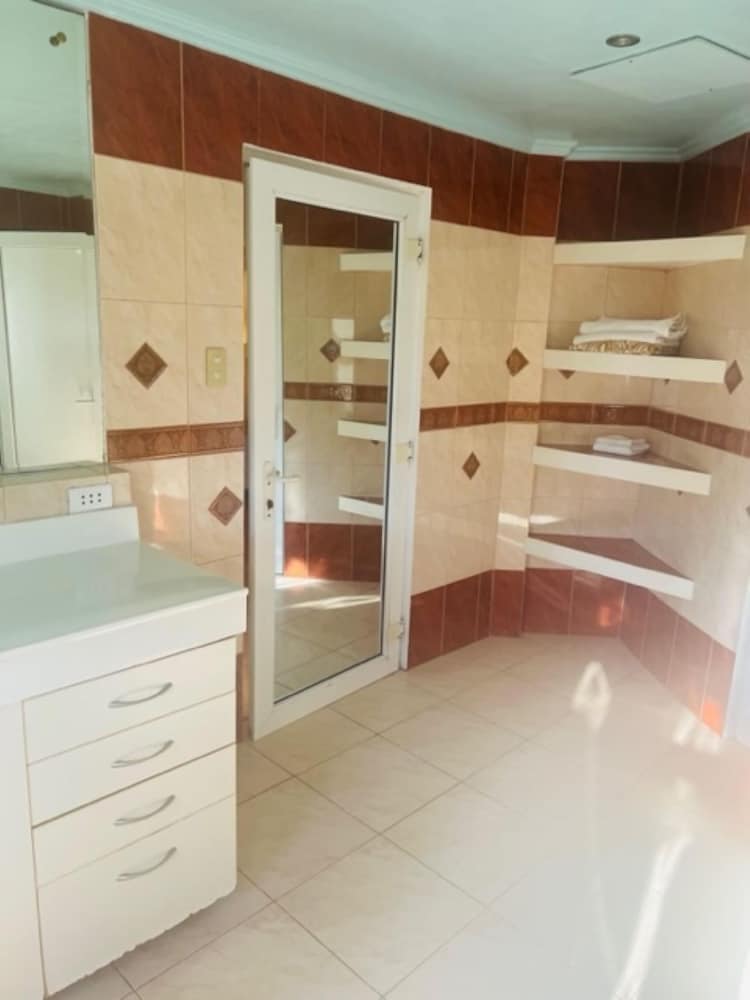 Family Room with Shared Bathroom photo 3