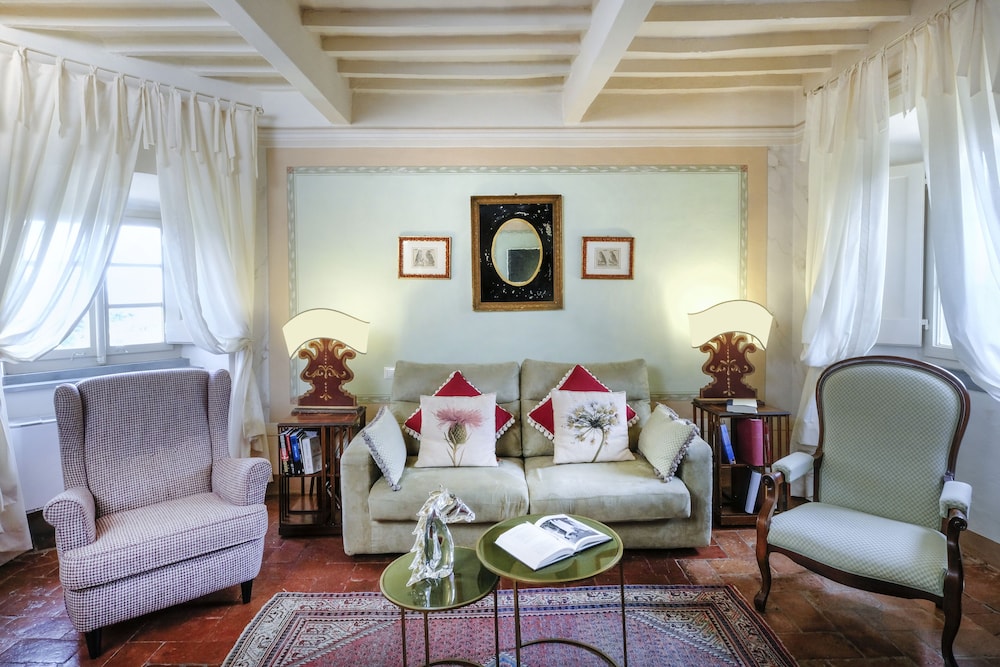 Suite - Photo 4