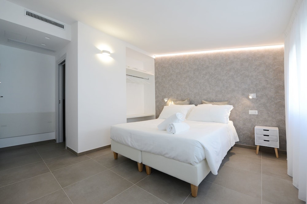 Double Room, 1 Queen Bed with Sofa bed photo 1