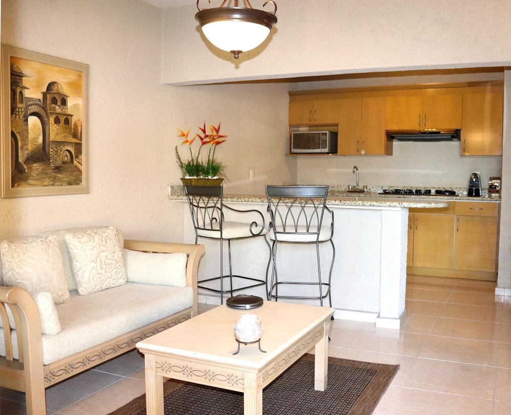 Exclusive Suite, 2 Queen Beds, Kitchenette photo 2
