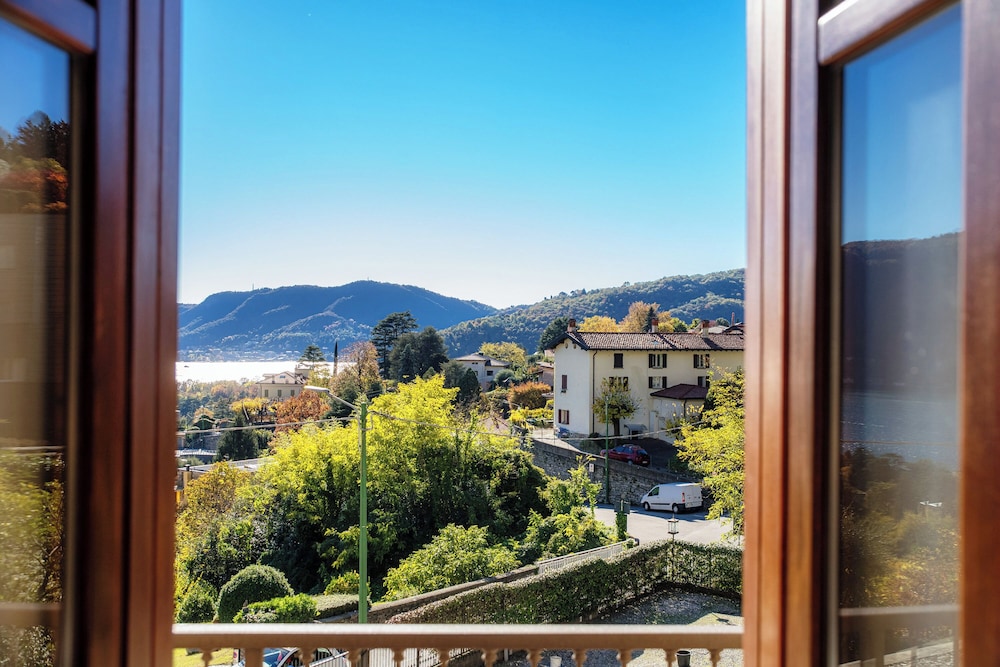 Apartment, Lake View