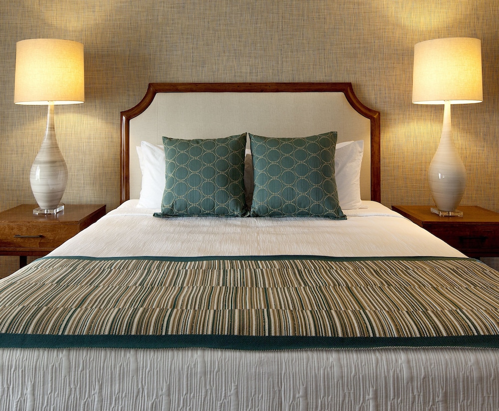 Room, 1 King Bed, Accessible, Bathtub - Photo 3
