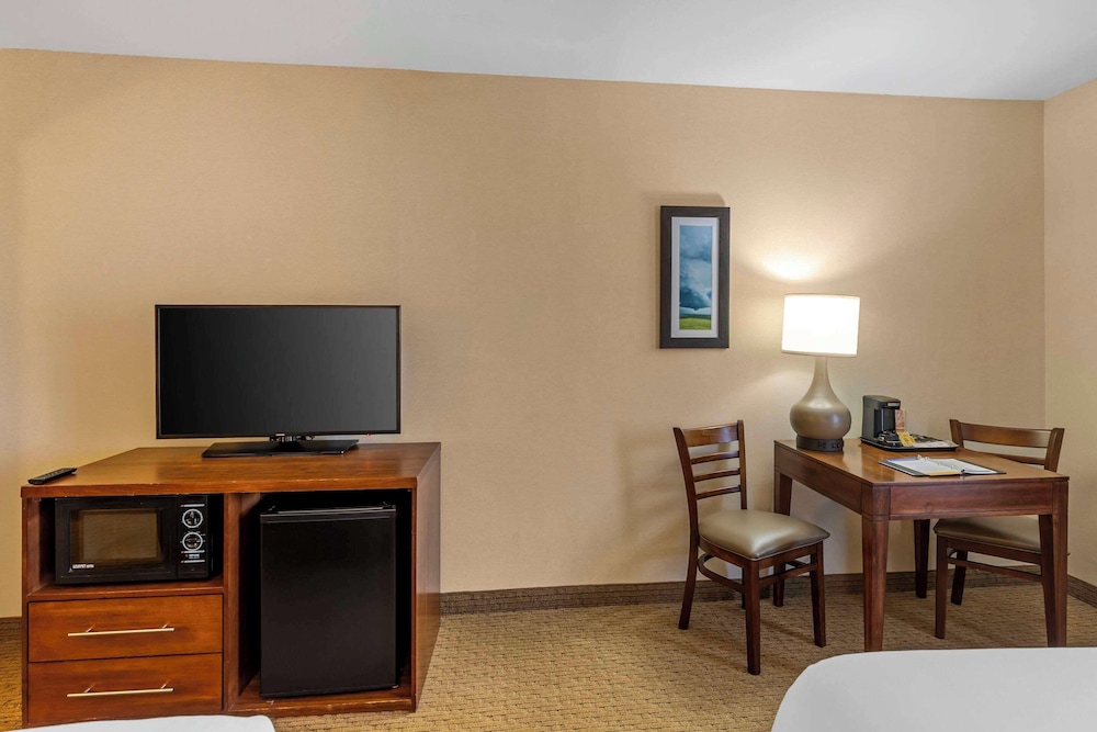 Suite, 2 Queen Beds, Non Smoking - Photo 4