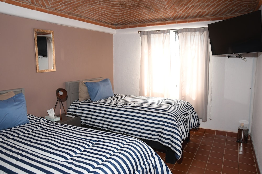 Family Double or Twin Room, Multiple Beds, Non Smoking photo 1