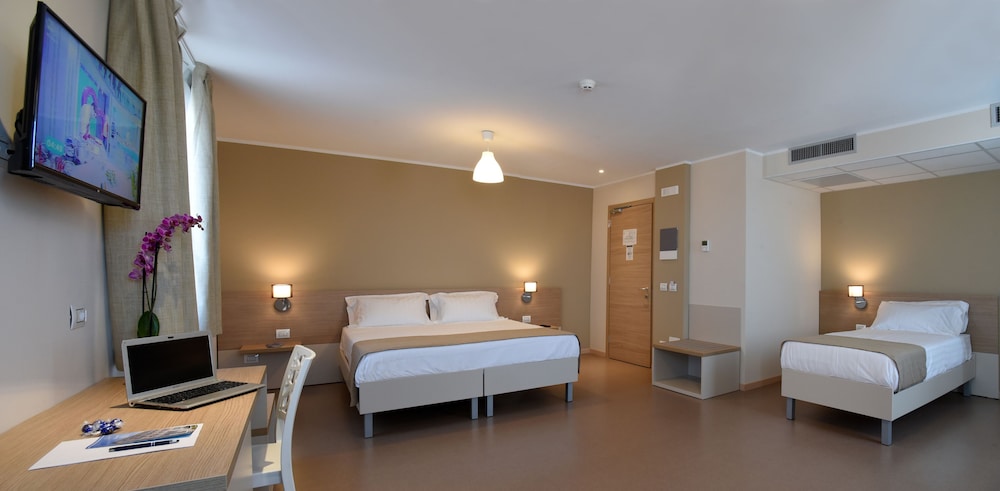 Deluxe Triple Room photo 3