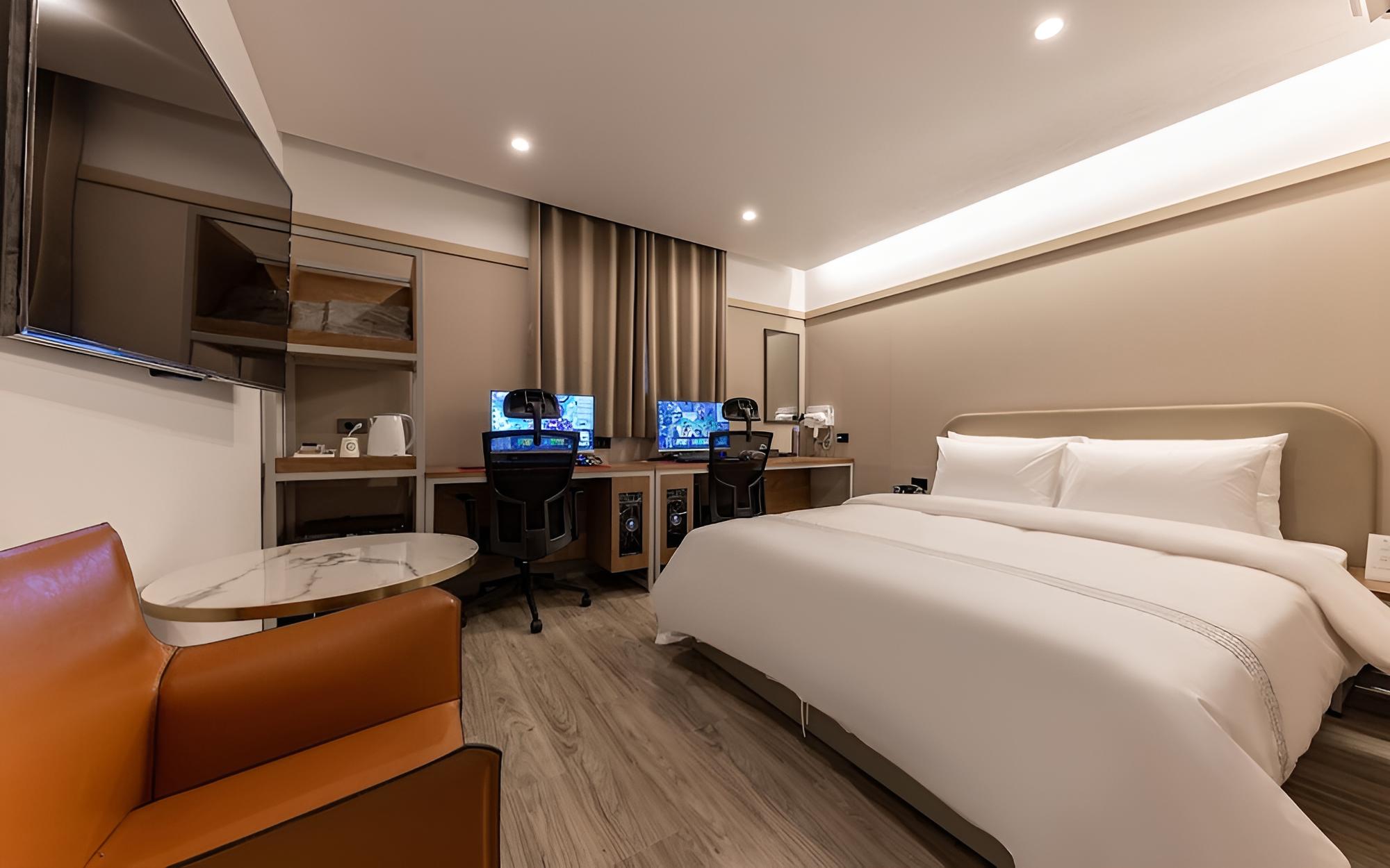 Room (Couple PC room (cancellation not poss)