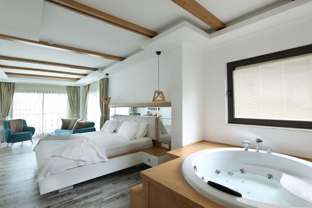 Suite With Spa Bath