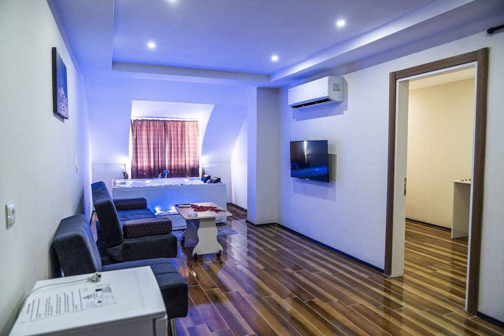 Honeymoon Penthouse photo 1