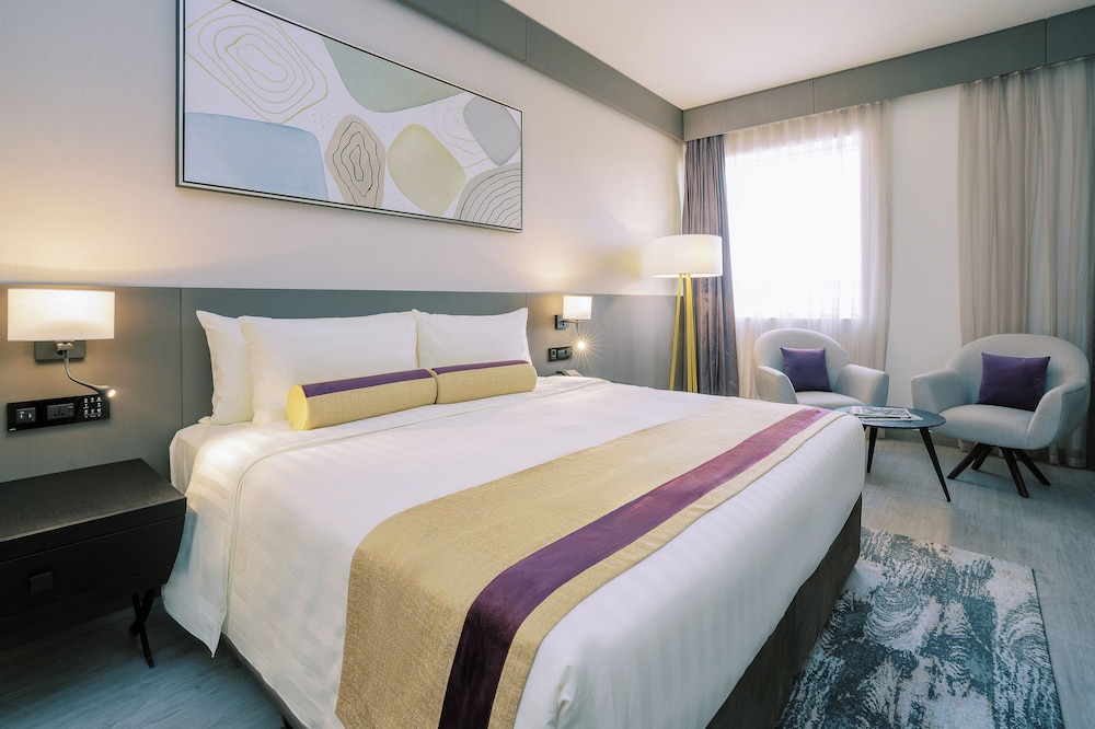 Deluxe Room King 15% off on F&B, shuttle to Deira City Center, Al Ghurair Mall & La Mer Beach photo 3
