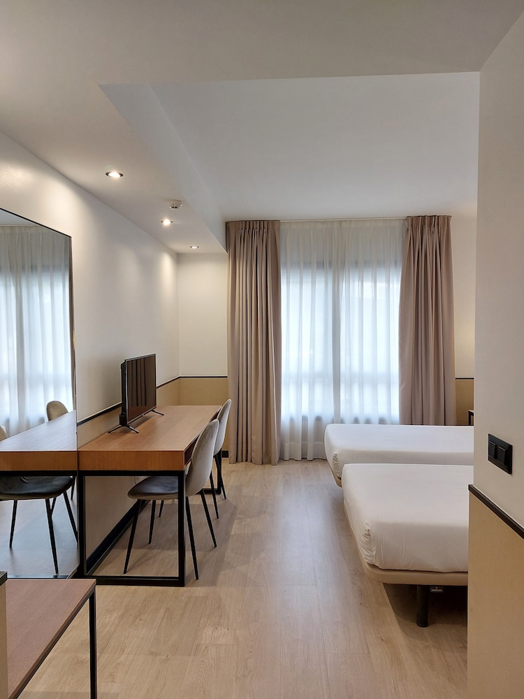 Superior Twin Room - Photo 1