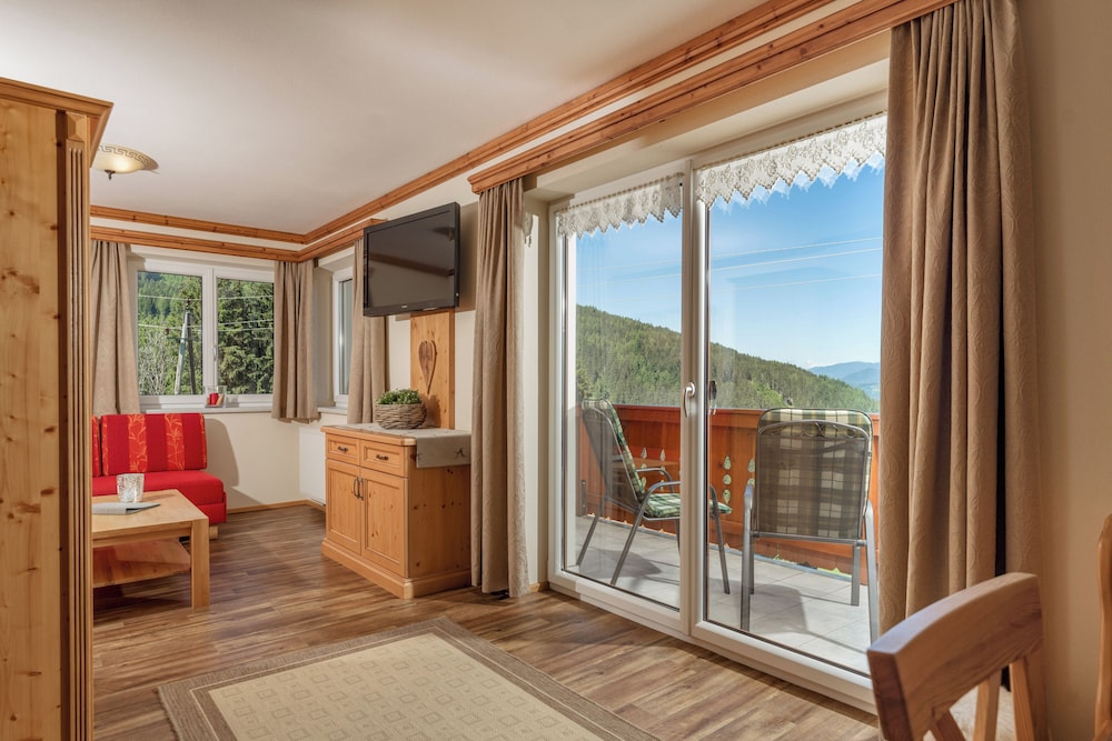 Grand Apartment, 2 Bedrooms, Balcony photo 1
