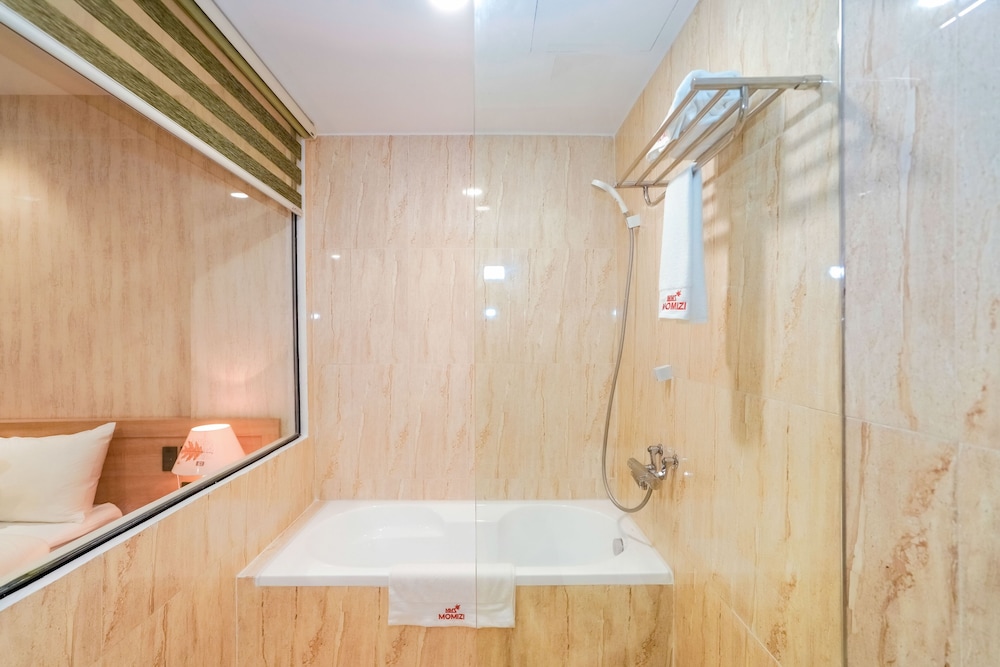 Premium Twin Room - Photo 2