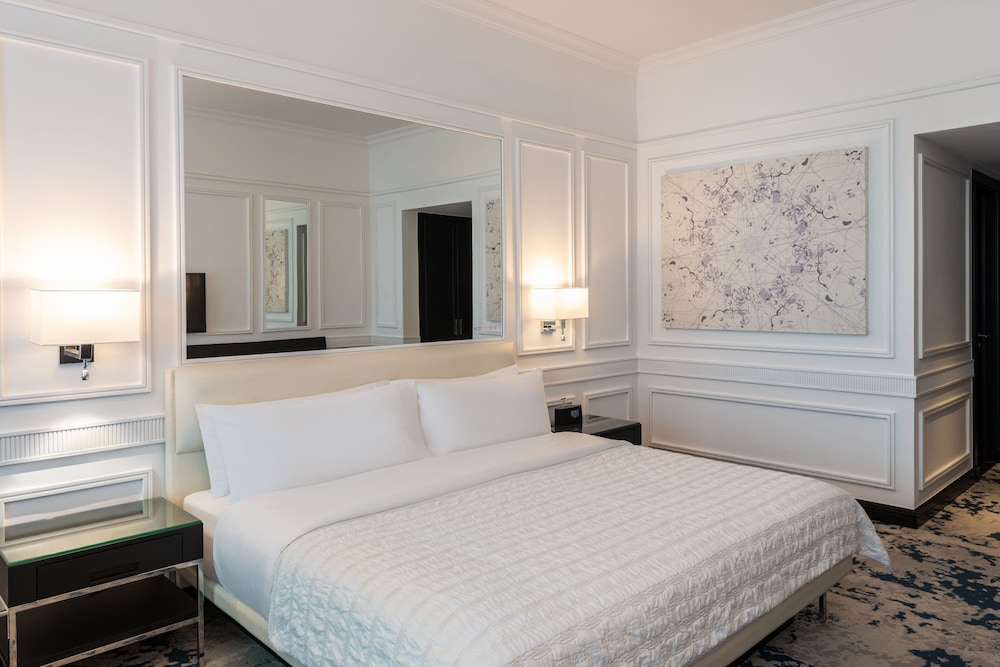 Deluxe Suite, 1 King Bed, Sea View (Balcony)