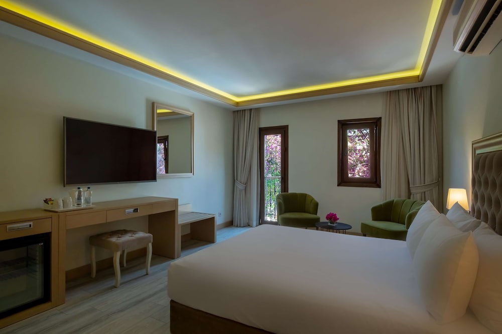 Queen Two Bedroom Suite