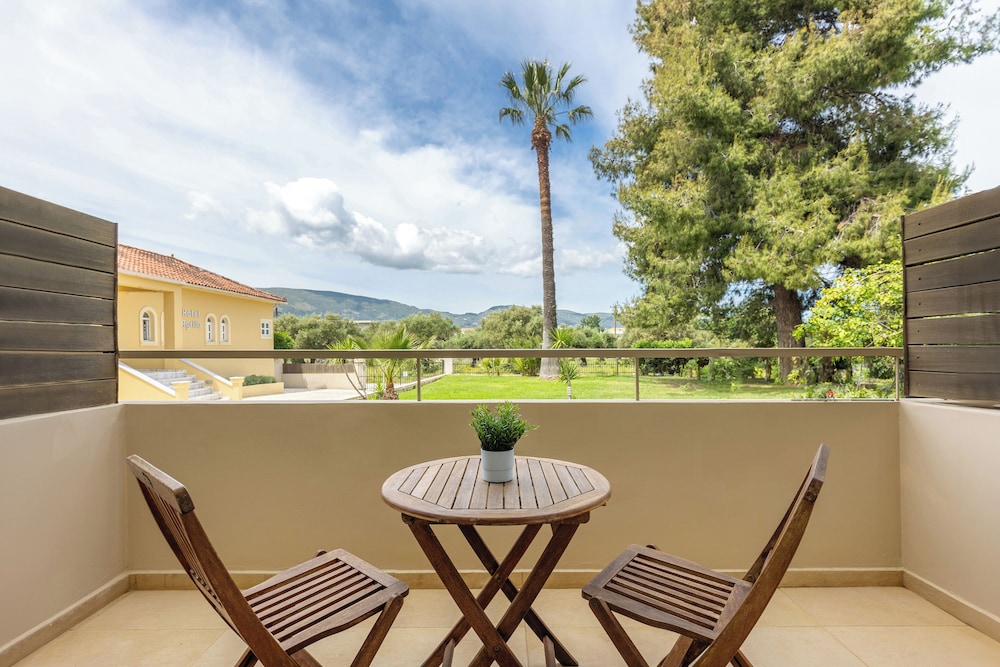 Standard Room with Garden View - Photo 18