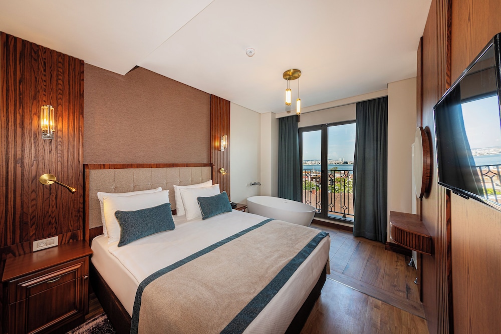 Deluxe Suite, Sea View photo 2