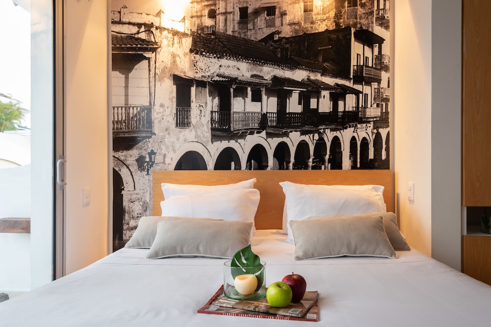Premium Double Room, 1 King Bed photo 3