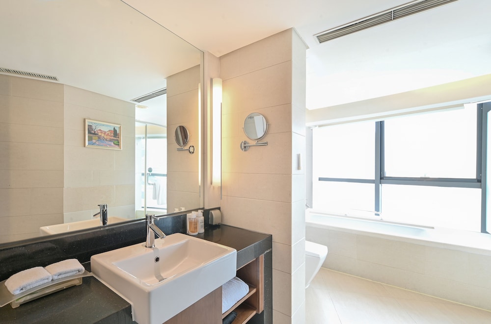 1 King Premium Corner Room - Photo 1
