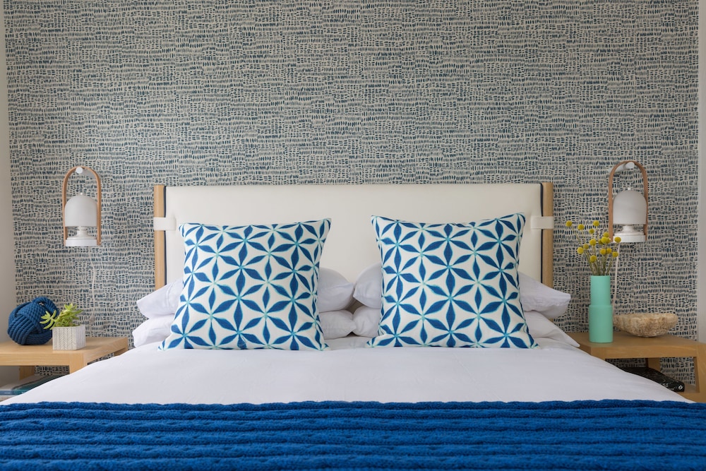 Suite, 1 King Bed with Sofa bed