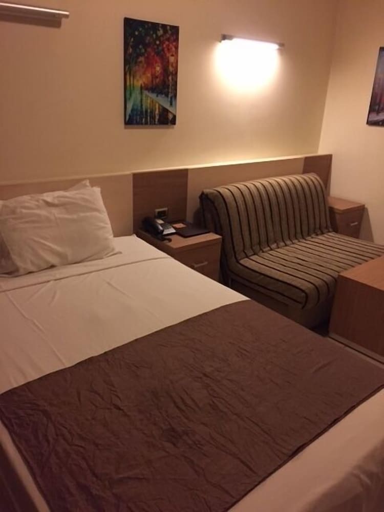Single Bed Room