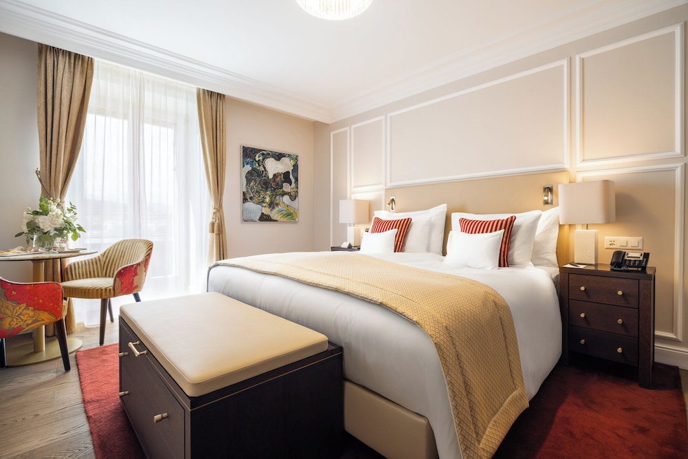Deluxe Room, 1 Queen Bed, Lake View