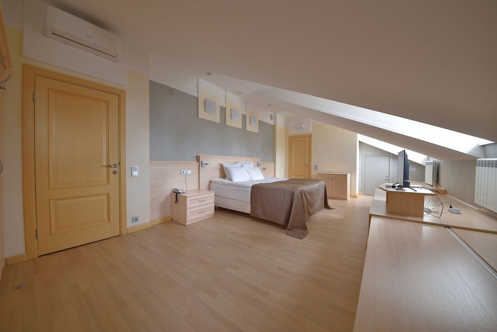 Standard Double or Twin Room with Air Conditioning photo 3
