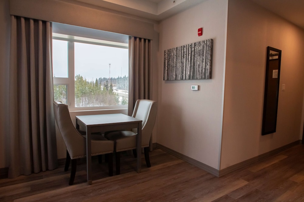 Standard Room, 1 King Bed, Non Smoking, Balcony (Dining Table) - Photo 2