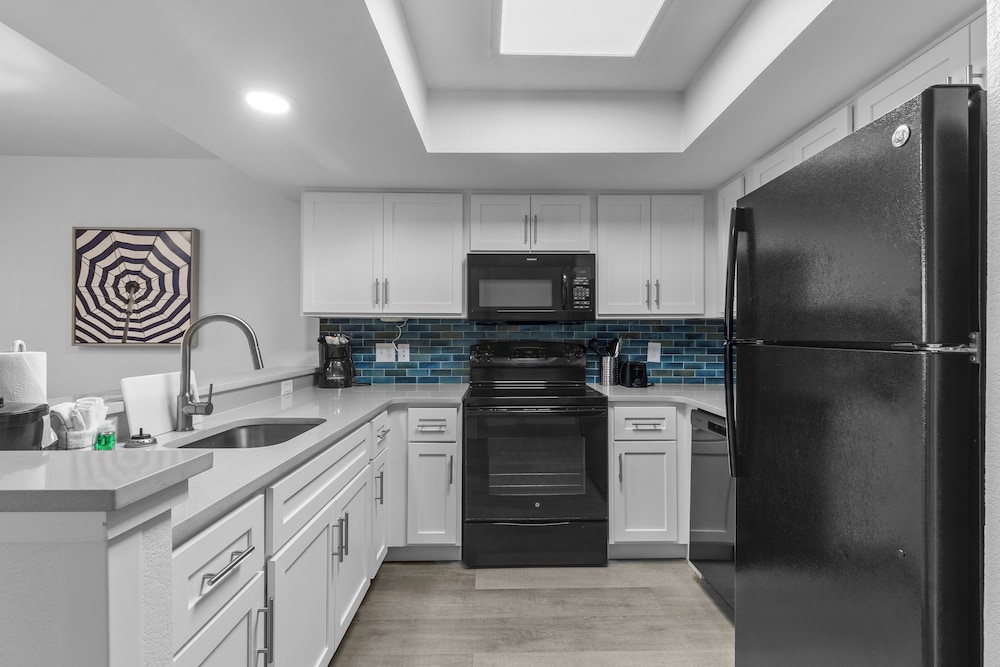Mariner Ocean View Deluxe Two Bedroom Condo - Photo 8